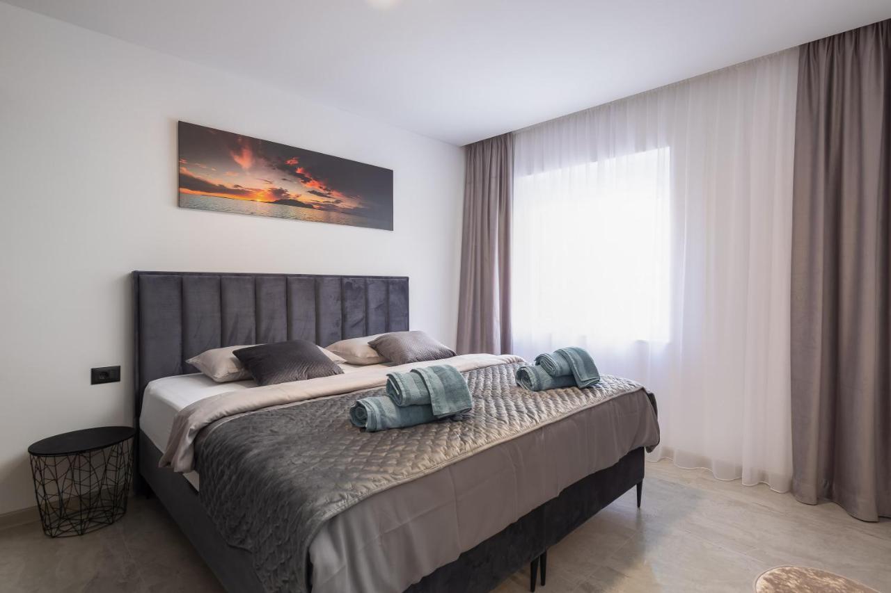 Luxury Apartment Lorena - Private Heated Pool - Jesenice  Exterior photo