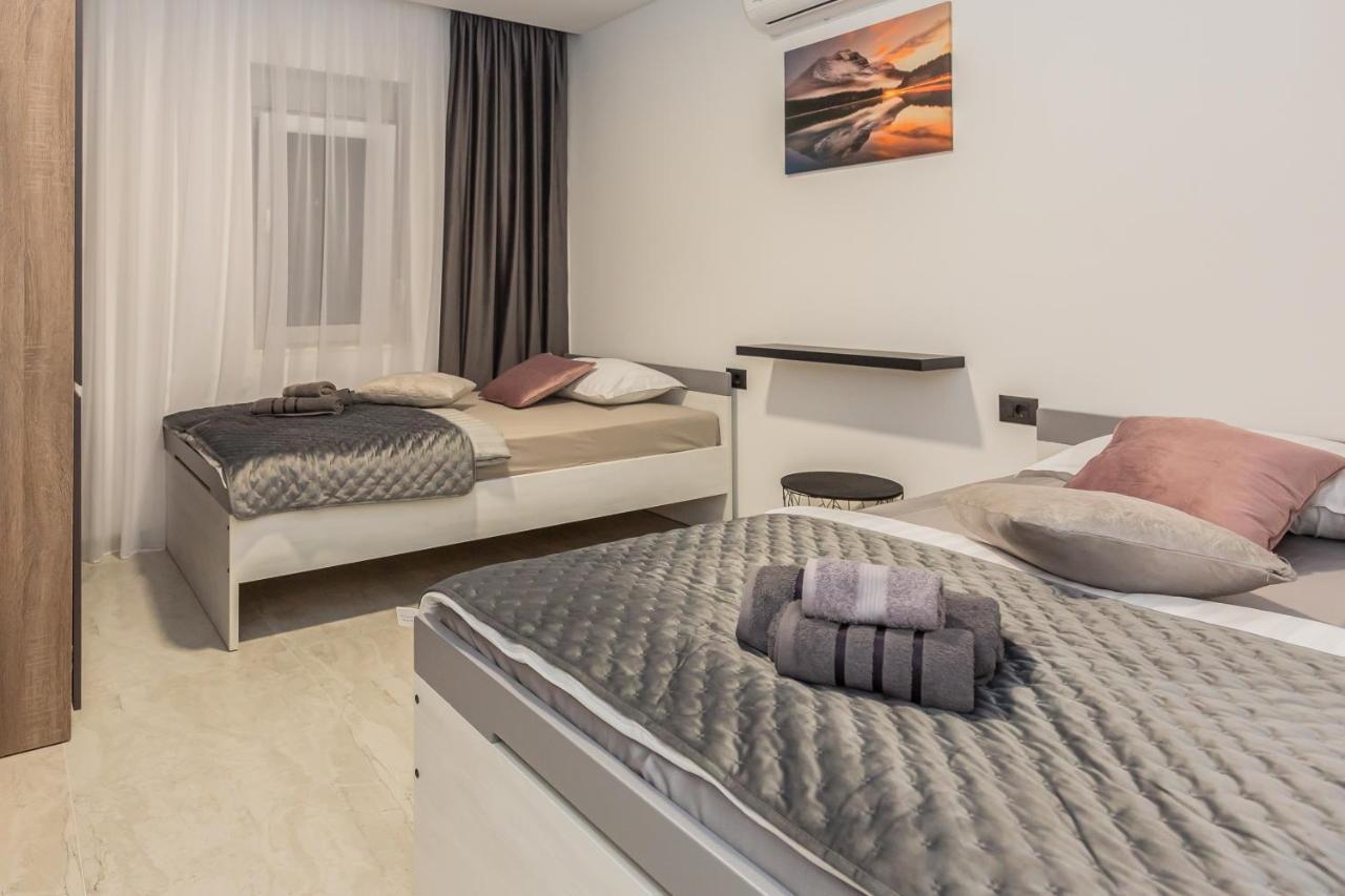 Luxury Apartment Lorena - Private Heated Pool - Jesenice  Exterior photo